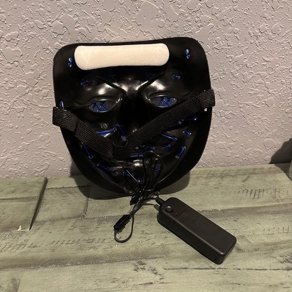 Light up The Purge Mask - Picture 3 of 5